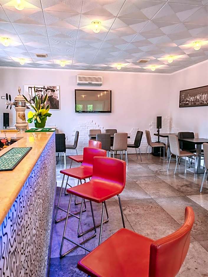 Hotel Etna - Hotel per Coppie e Famiglie con Parcheggio e Spiaggia