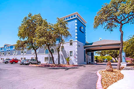 Days Inn by Wyndham Suites San Antonio North/Stone Oak