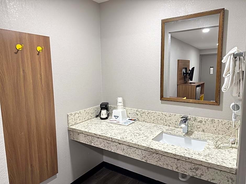 Days Inn by Wyndham Barstow