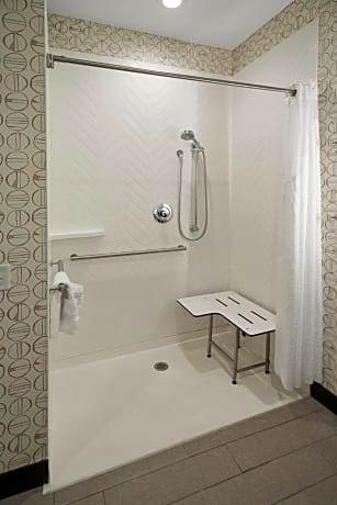 King Room - Hearing Accessible - Roll-in Shower