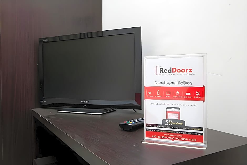 RedDoorz Plus @ Grand Populer Hotel Makassar