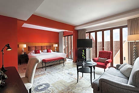 Executive Junior Suite with Courtyard View