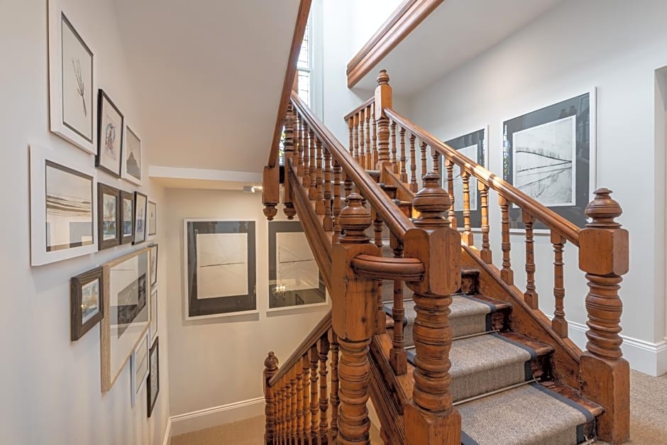 Tithe Barn - Self Check In Hotel