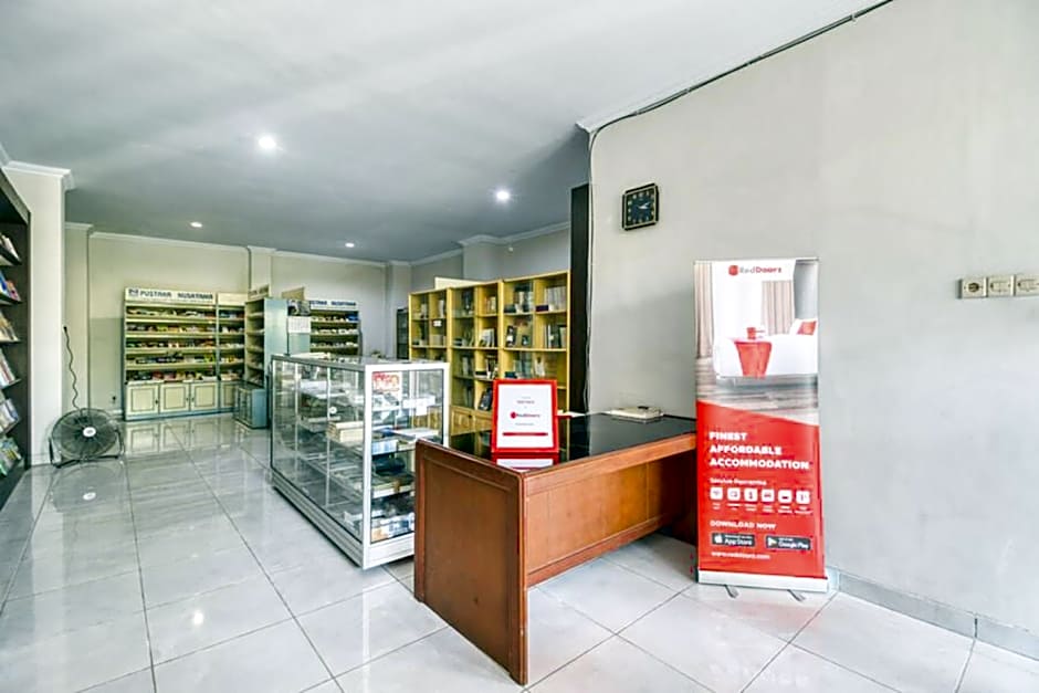 RedDoorz near Condongcatur Bus Station