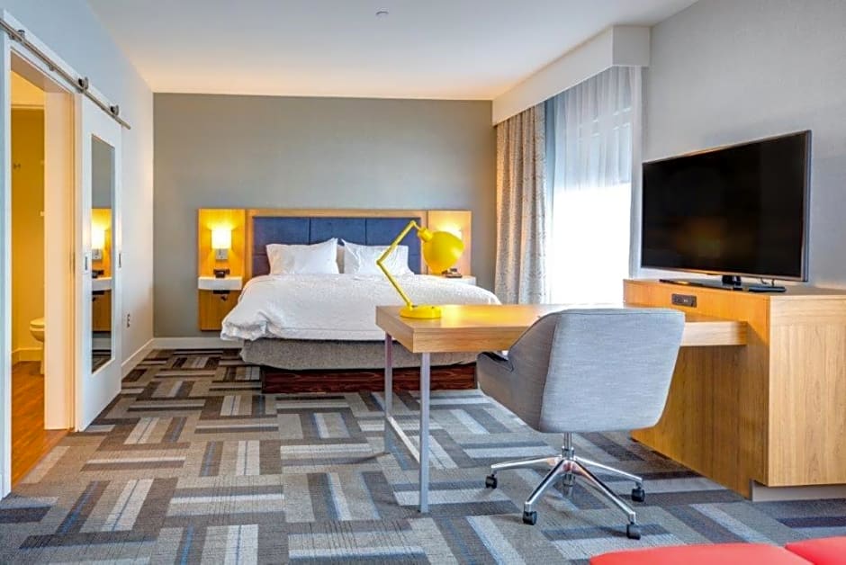 Hampton Inn By Hilton & Suites Boston-Waltham