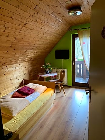 DOUBLE ROOM-PRIVATE BATHROOM-BALCONY