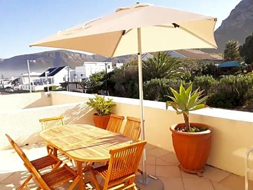 Hermanus Beachfront Lodge