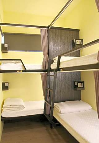 Quadruple Room with Shared Bathroom