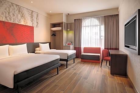 Family Room with 1 Queen Bed and 1 Single Bed