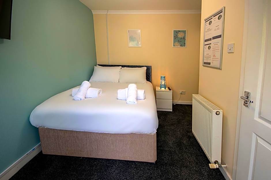 Irvine Riverside Guesthouse by Paymán Club