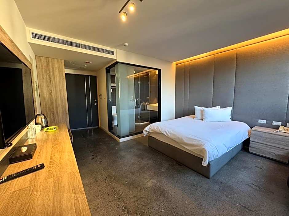 Travel Light Hotel
