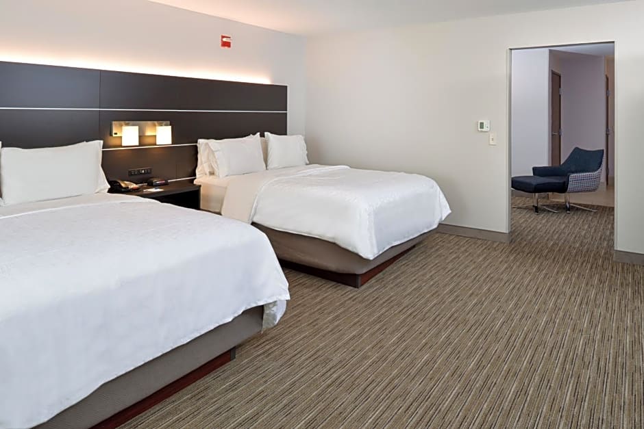 Holiday Inn Express & Suites Pueblo