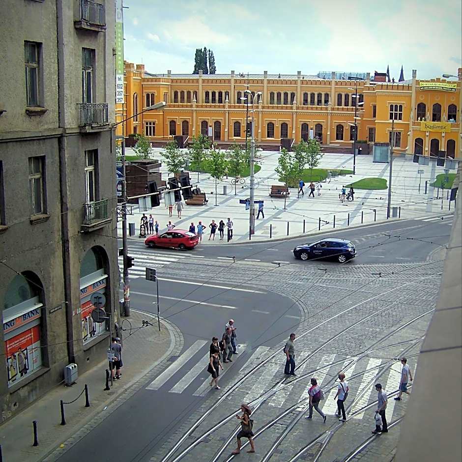 Babel Hostel, Dworzec PKP, Rynek