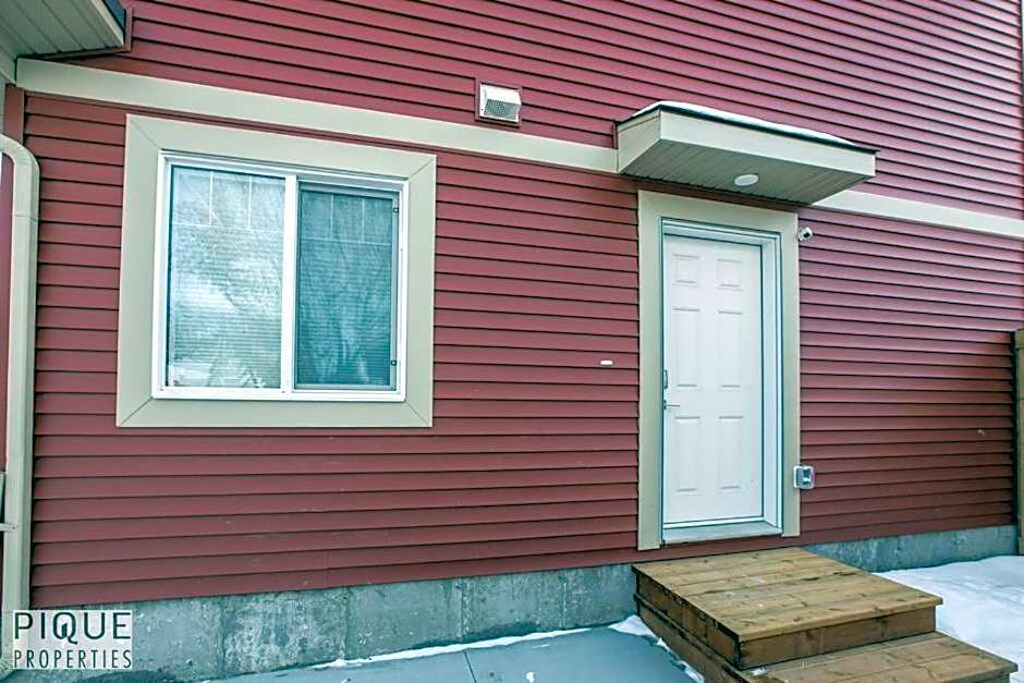 NEW, Euro-Style Suite, Whyte Avenue, AC, Netflix, Sleeps 6!