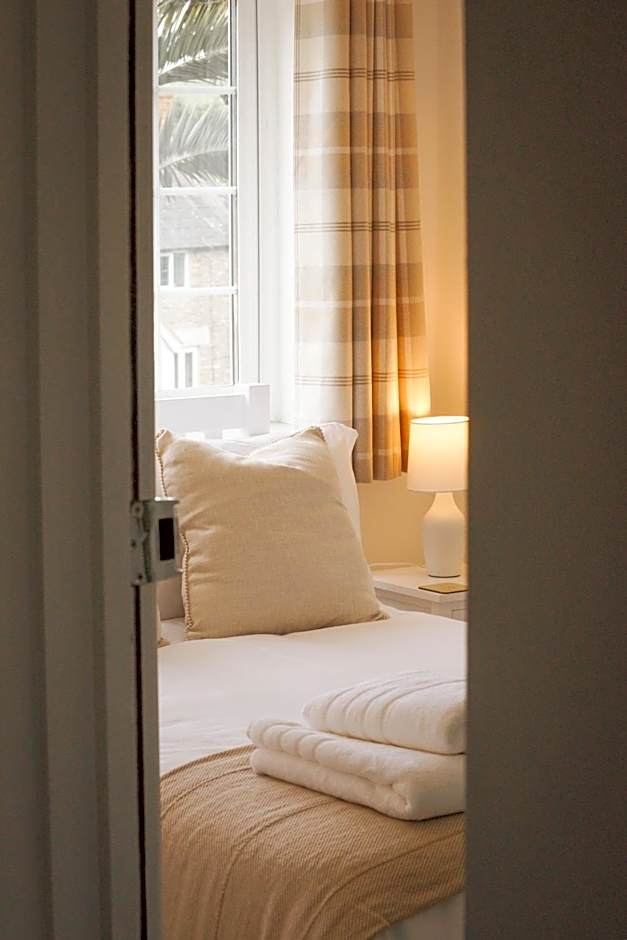 Lemon Tree Rooms - Newly Refurbished Coastal Stay