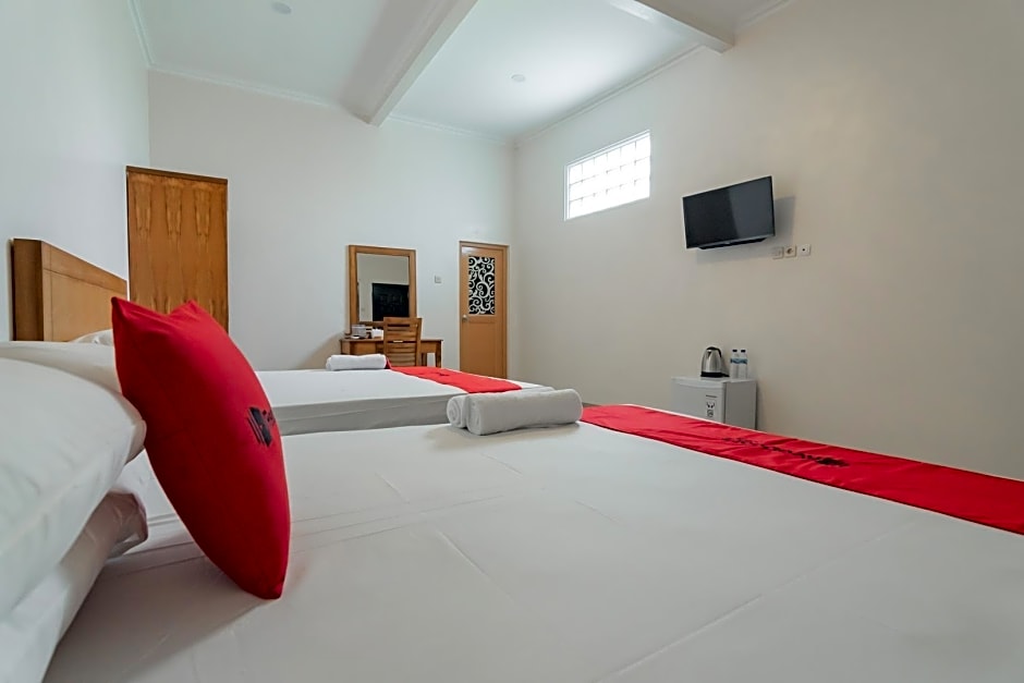 RedDoorz Syariah Plus @ Perintis Guesthouse Tasikmalaya