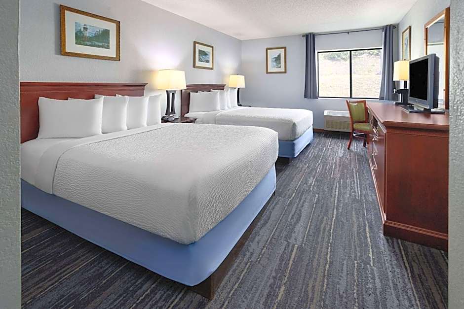 Days Inn by Wyndham Iron Mountain