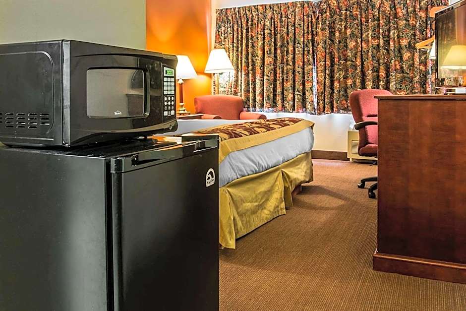 Rodeway Inn Muskegon Airport