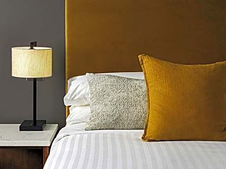 Deluxe king bed room
