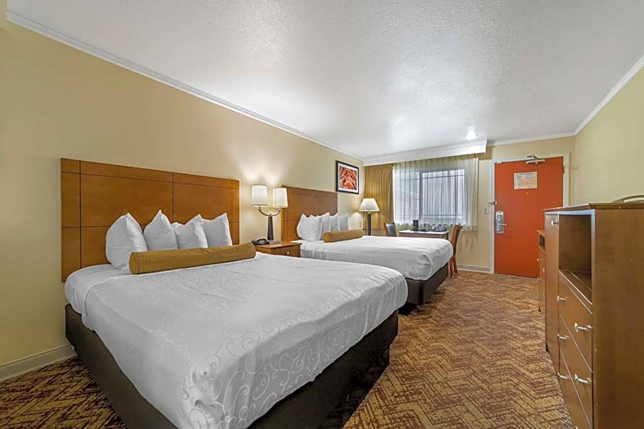 Best Western Plus Northwoods Inn