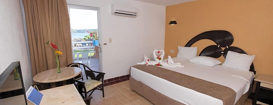 Qualton Club Ixtapa All Inclusive