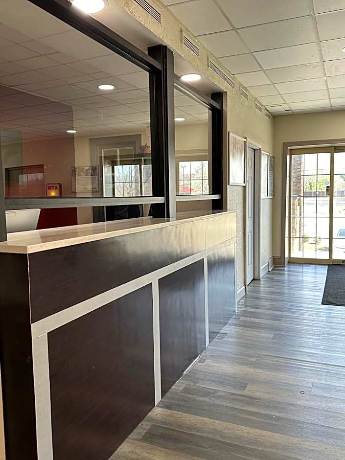 HomeTowne Studios Richmond, VA - W Broad St