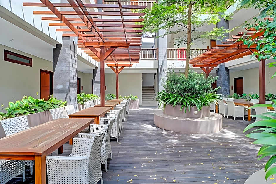 Townhouse Oak Signature Hotel