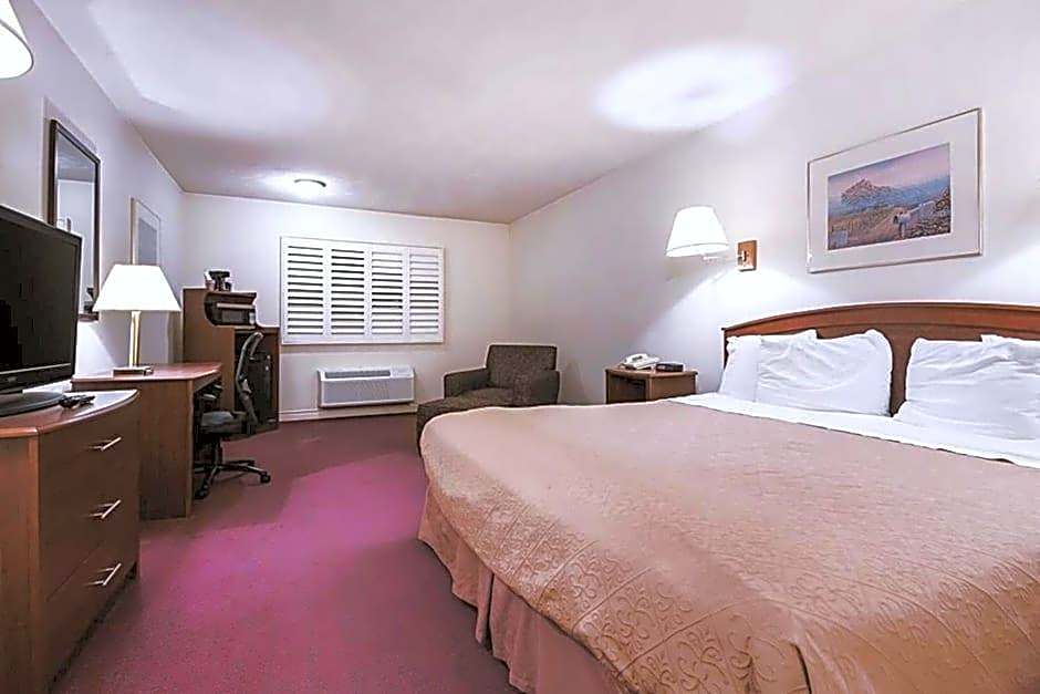 Sky Palace Inn & Suites McCook – McCook, NE