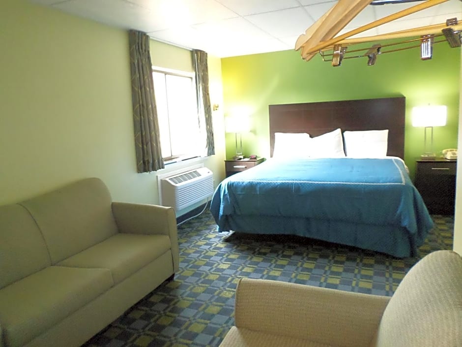 Travelodge by Wyndham Cleveland Lakewood