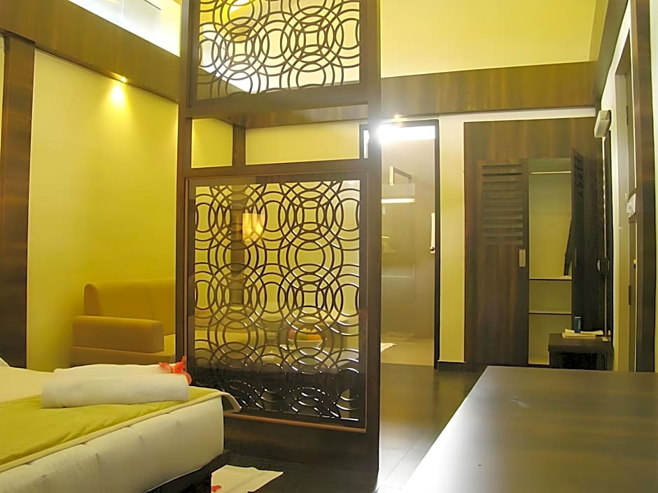 The Mountain Courtyard