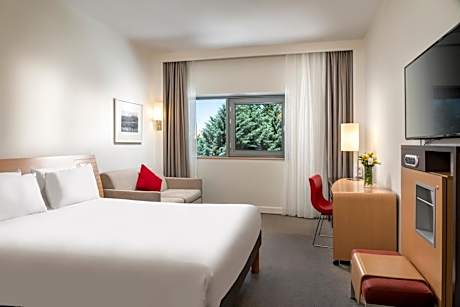 Superior Queen Room with Sofa