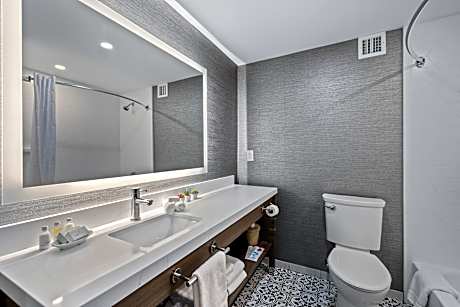 Non-Smoking Carver King Room