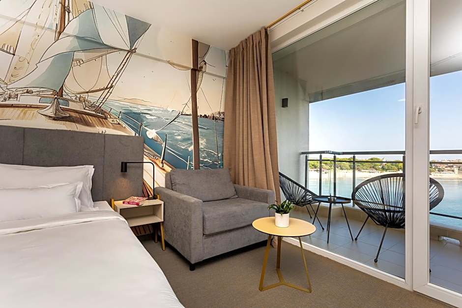 Hotel Antea - By The Sea