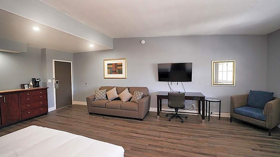 SeaSide Inn & Suites