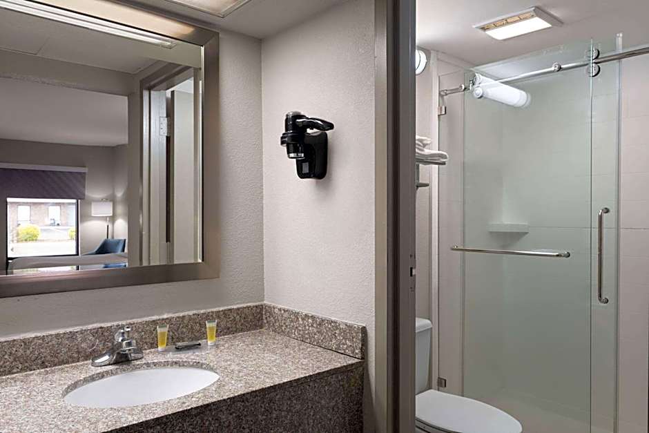 Days Inn by Wyndham Weldon Roanoke Rapids