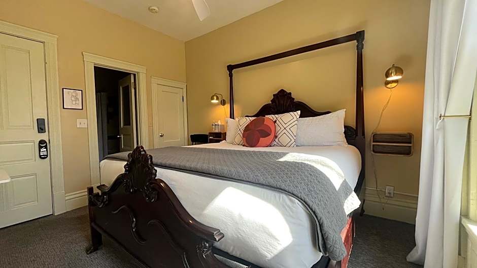 Stone Gables Inn