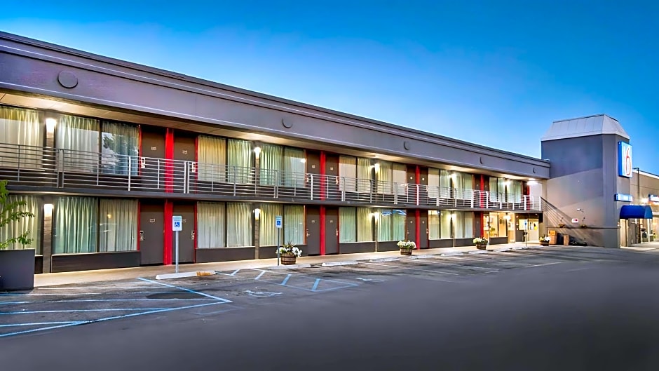 Motel 6 Louisville, Ky- Airport/ Fair Expo