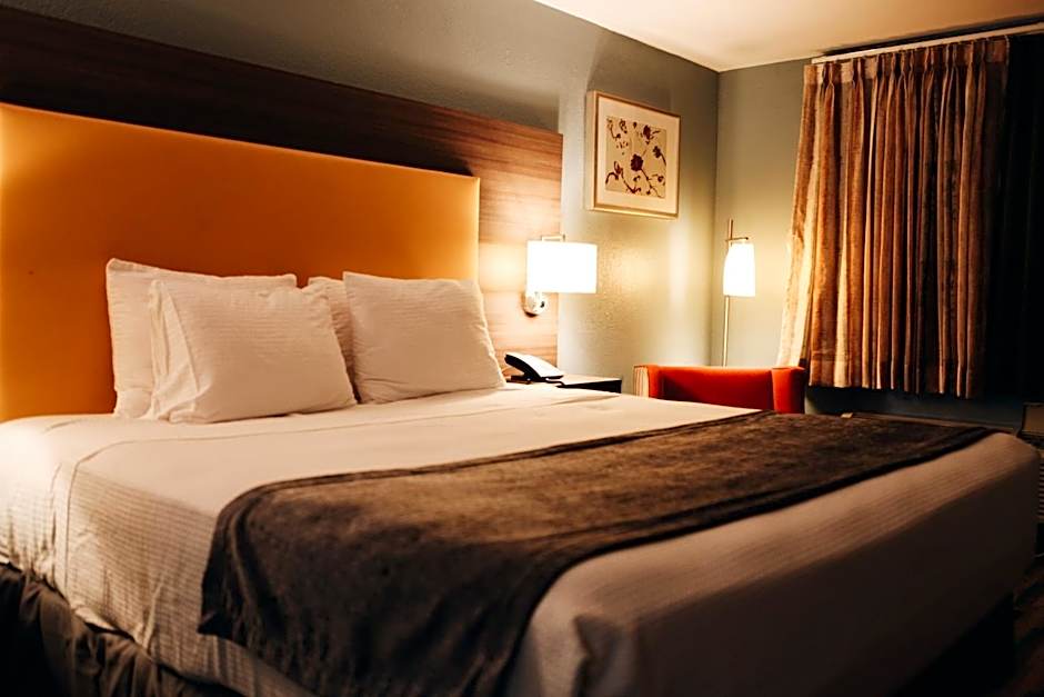 All Seasons Inn & Suites