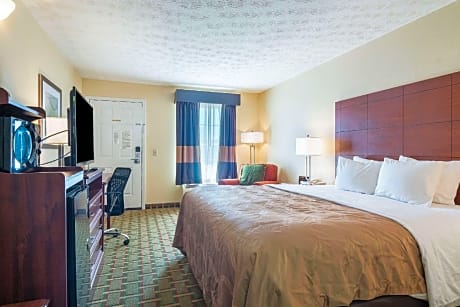 1 King Bed, Nonsmoking, Accessible