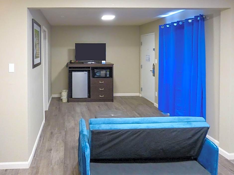 Rodeway Inn & Suites Ontario