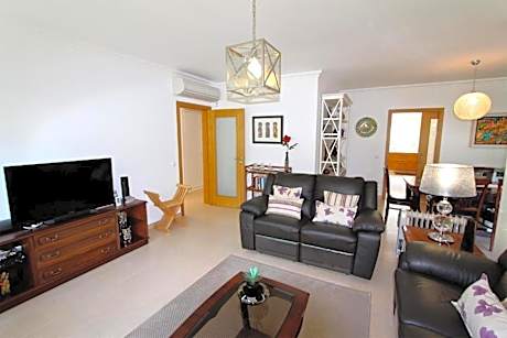 Contemporary Portuguese Villa 4 Bedrooms Villa Violeta Private Pool & Foos Ball Table Vilamoura