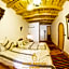 Hotel Babylon Dades