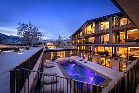 Emma Deluxe Aparthotel direkt beim Skibus ganzjährig beheizter Außenpool