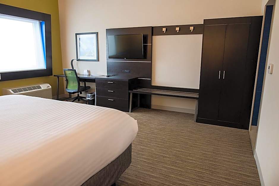 Holiday Inn Express & Suites Marietta By IHG