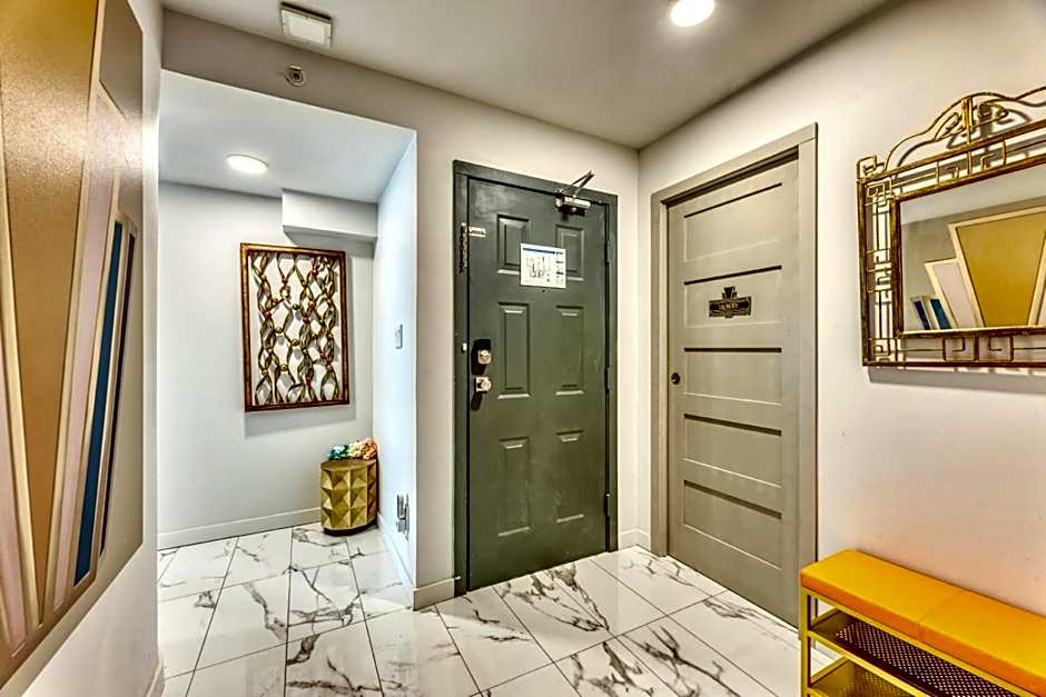 Art Deco Broadway Queen Room