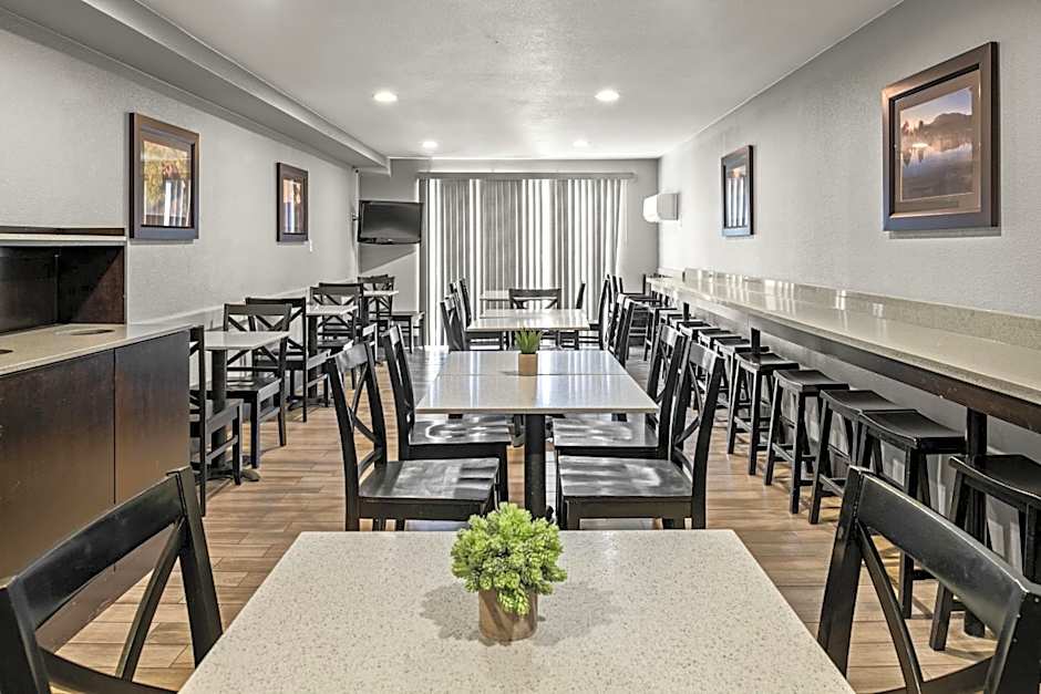 Yosemite Southgate Hotel & Suites