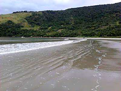 Casas em Condomínio próximo da praia com 2 dormitórios, churrasqueira e 3 vagas de garagem