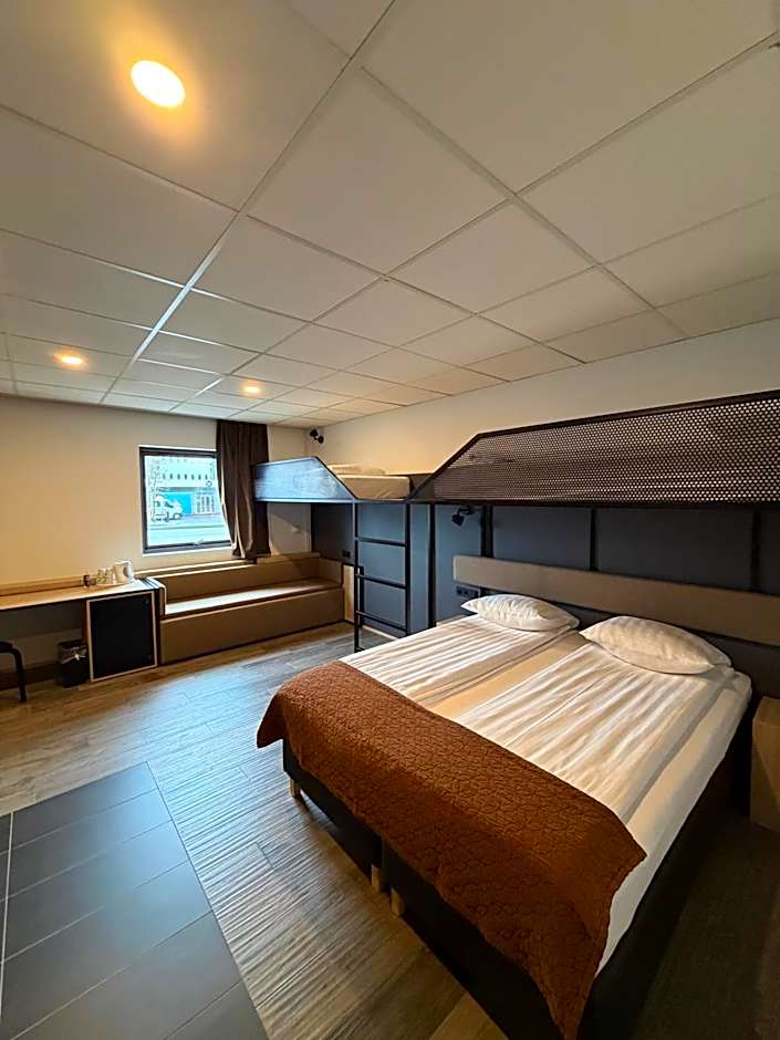 Hotel Cabin