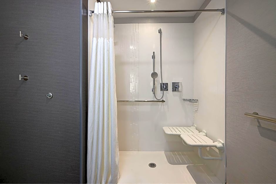 Courtyard by Marriott Iowa City University Heights