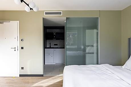 Large Studio with Kitchenette